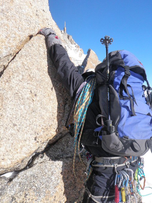 Arete des Cosmiques 22.jpg - Grimper en gros gants, c'est pas facile...